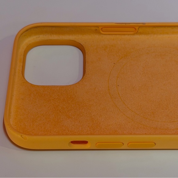 Apple iPhone 15 Silicone Case Orange Sorbet - Picture 4 of 11